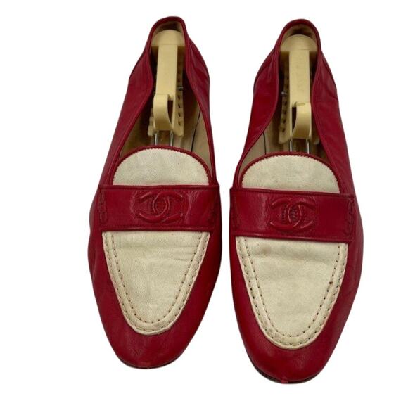 Chanel Vintage Red Cream Loafers Size 40 – Rare CC Slip-Ons - Picture 1 of 5